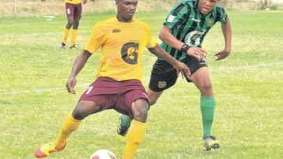 Spanish Town High’s captain Owen Walters (left) makes a pass under the close scrutiny of Calabar High’s Kevan Thompson in yesterday’s ISSA/Gatorade/Digicel Manning Cup Group H clash at the Constant Spring playfield. Spanish Town won 2-1. (Photo: Garfield Robinson)