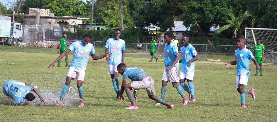 Game action between St. Catherine and XLCR